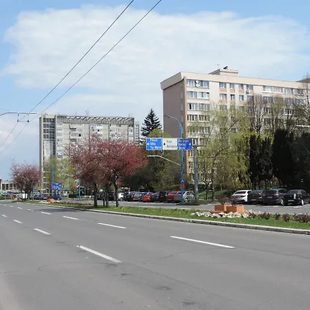Victoriei Boulevard Private