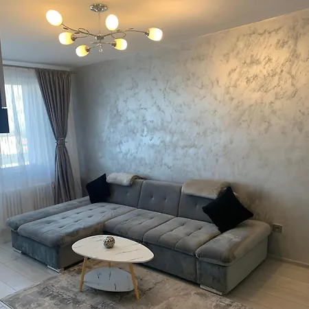 Victoriei Boulevard Private *