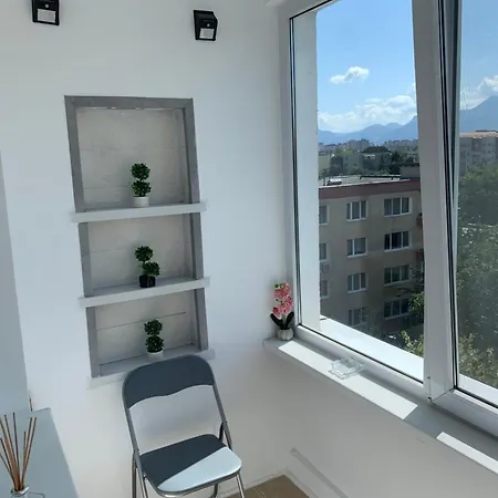 Victoriei Boulevard Private *