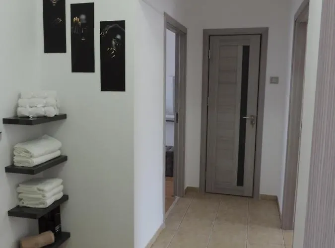 Victoriei Boulevard Private *