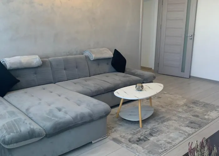 Victoriei Boulevard Private