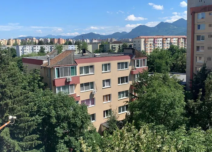 Victoriei Boulevard Private *